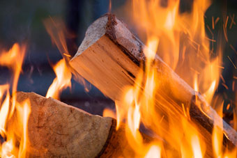 Outdoorkamin / Gartenkamin Brennstoffe